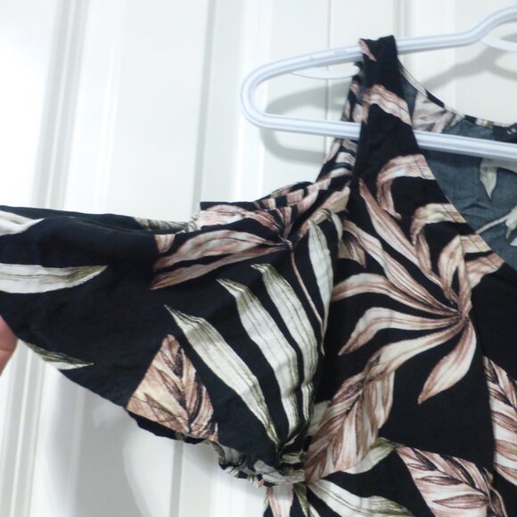 LE CHATEAU black tropical floral print cold shoulder crop top - Picture 7 of 7